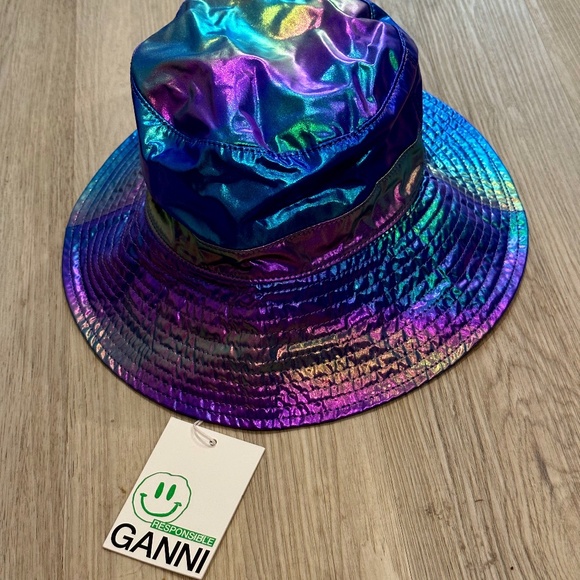 GANNI Iridescent Quilted Recycled Tech Bucket Hat NWT - Picture 2 of 7